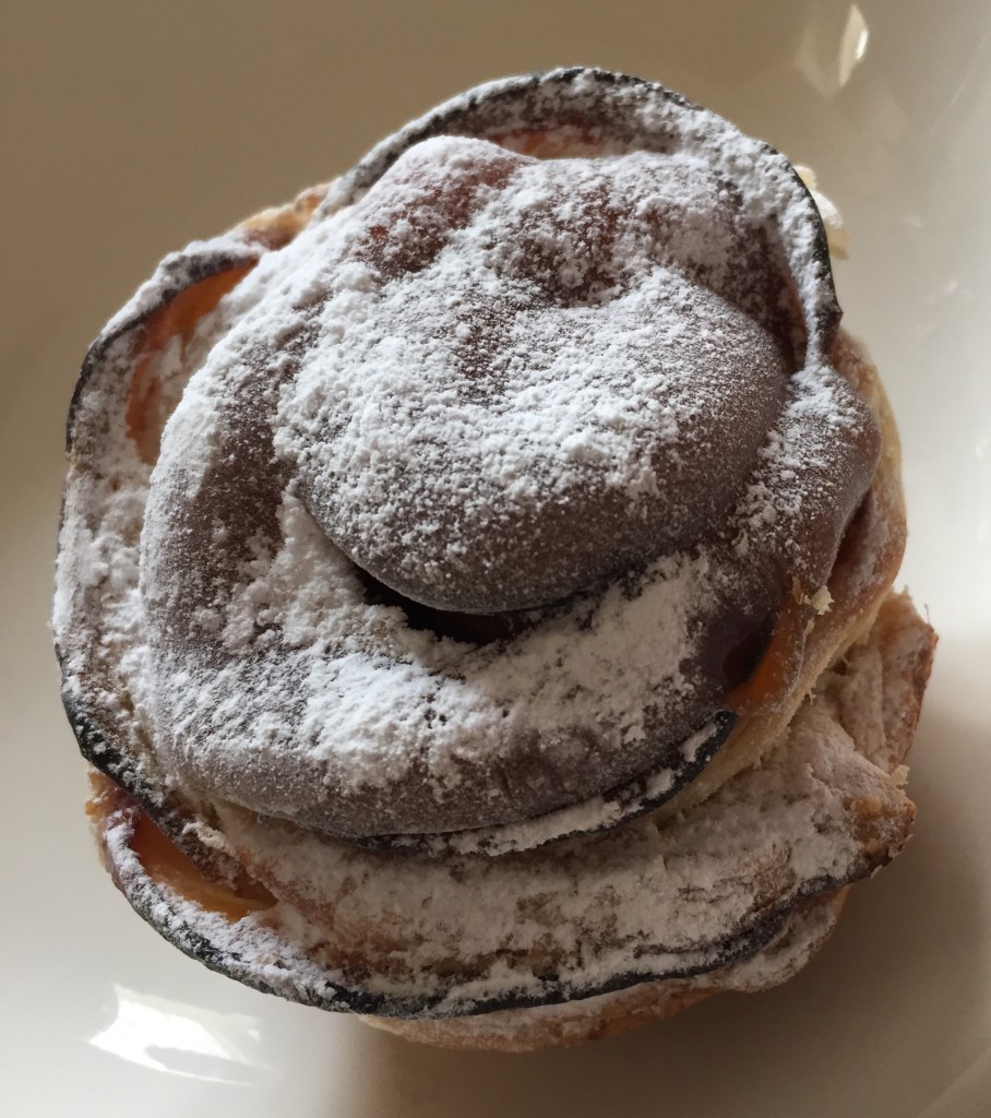 Apple crown by Sue Eagle – very tasty too.