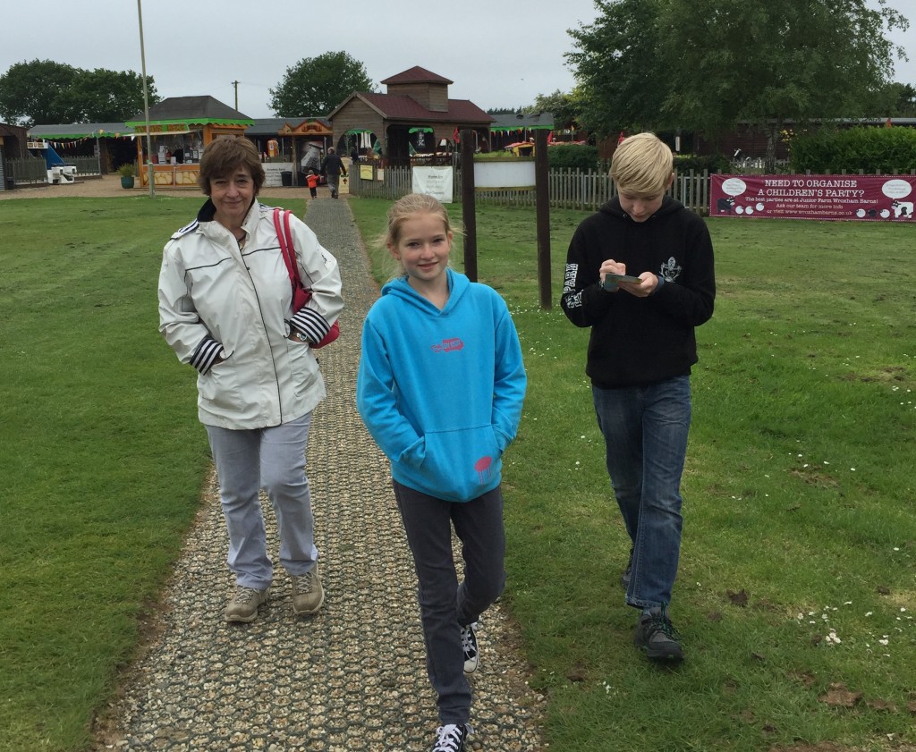 Dot, Amy and Oliver – after the mini-golf.